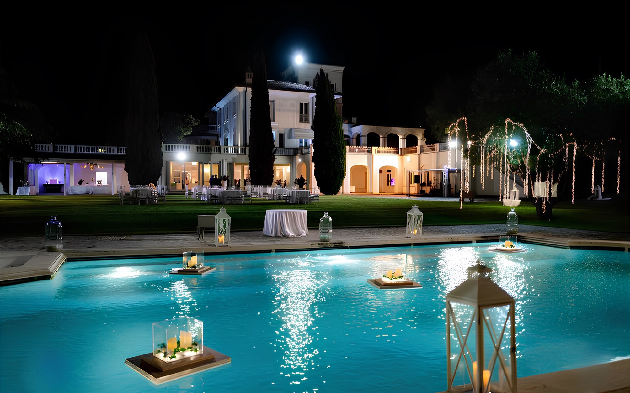 Decorazioni piscina con lanterne galleggianti